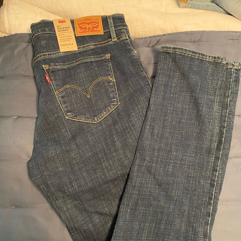 Levi’s 311 shaping skinny jean